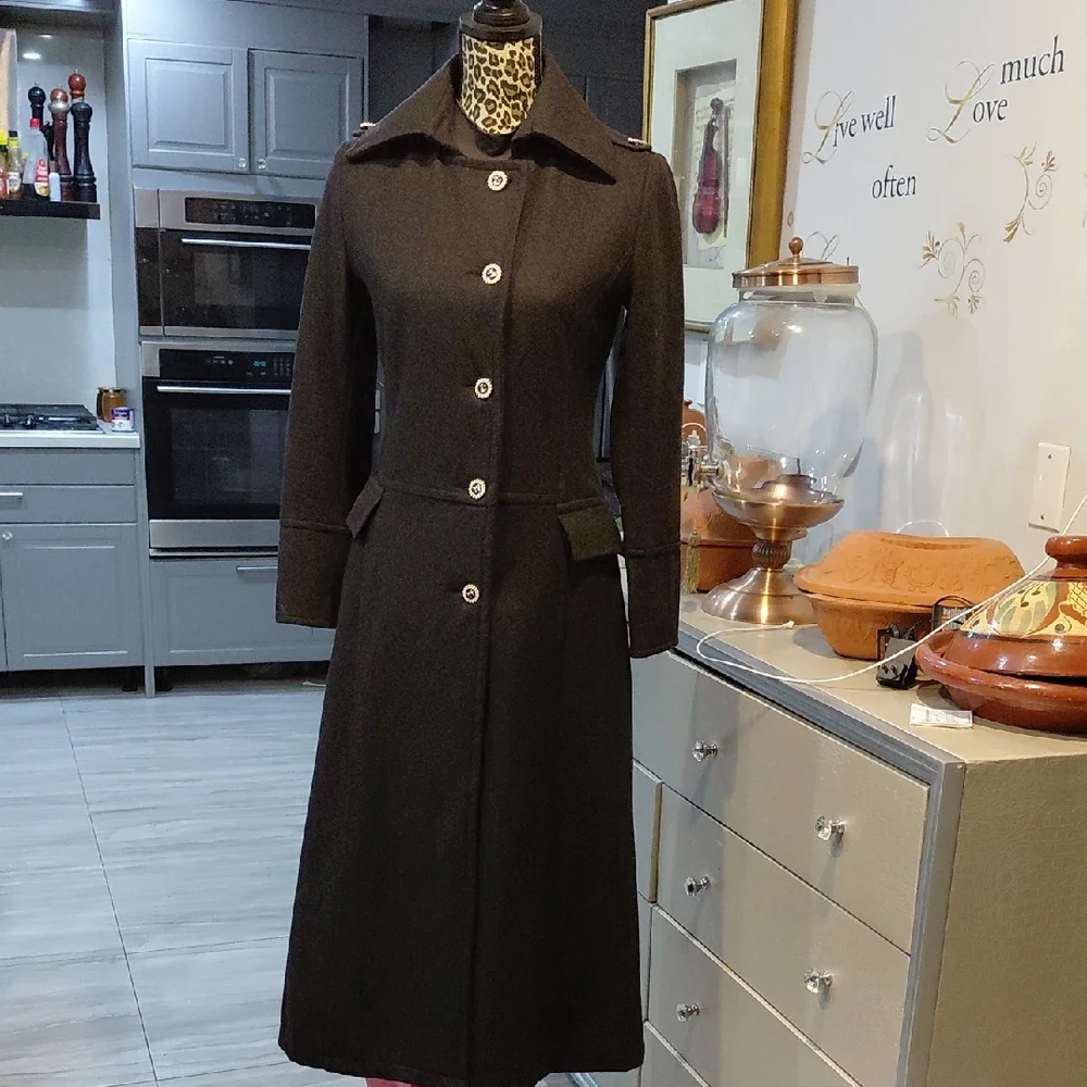 Elegant Black Long Coat with Button Details - Picture 2 of 13
